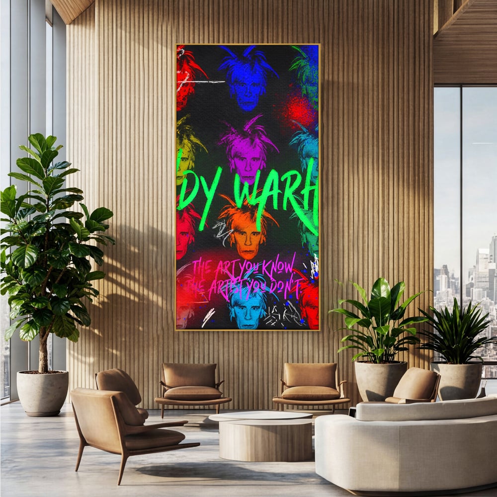Tablou canvas cu tablou canvas cu portrete pop art andy warhol, in rama de aluminiu auriu, pe perete intr-un birou